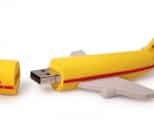 USB stick in vliegtuig vorm met logo DHL